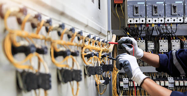 Professional Electrician technician working in Verandah, FL